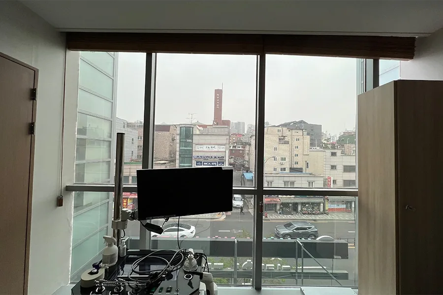 병원 창가 통유리썬팅 시공사례