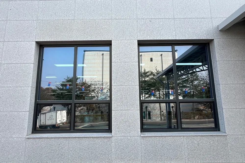 남원 공연장 외벽 통유리 파사드 시공 현장