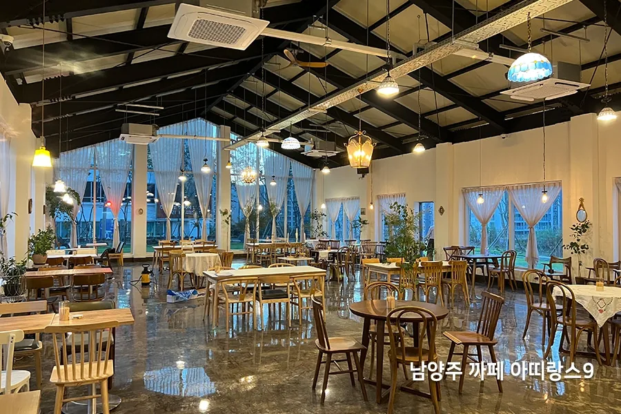 남양주 카페 저녁 조명 통유리썬팅 시공 완료