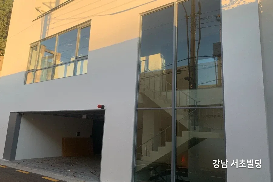서초 오피스빌딩 외관 계단실 통유리썬팅